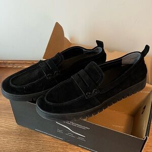 Vionic Uptown black suede loafer